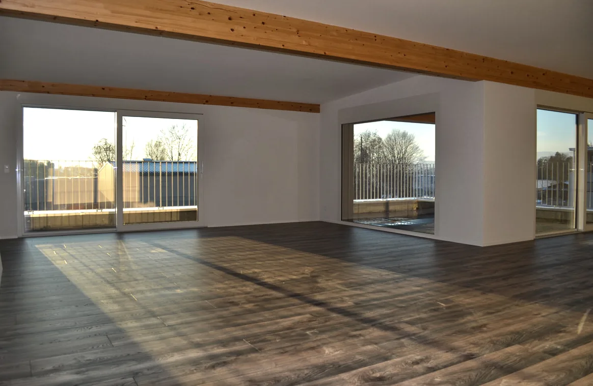 Büro mit Balkon in Murten
